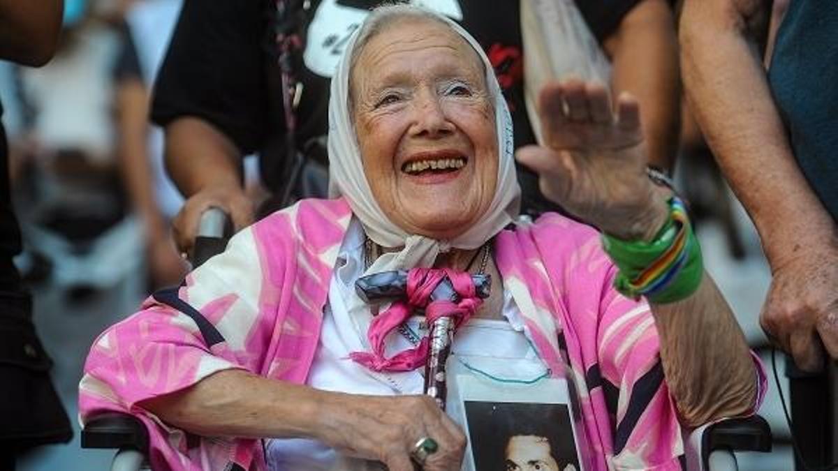 Tristeza y dolor total  Muri&oacute; Nora Corti&ntilde;as, la madre de todas las batallas: su legado ser&aacute; siempre eterno