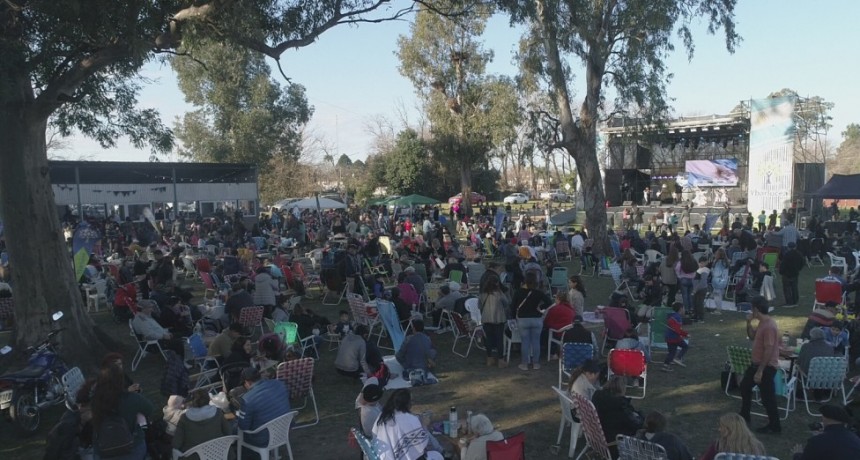YBARLUCEA CELEBR&Oacute; MASIVAMENTE EL D&Iacute;A DE LA BANDERA