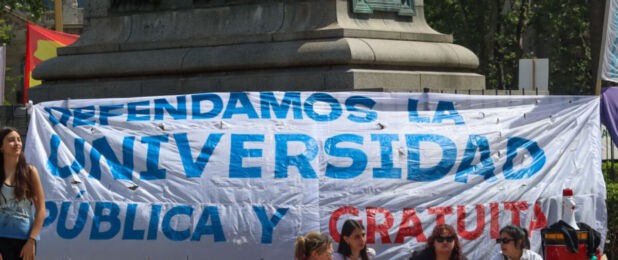 Marcha de las antorchas y más clases públicas de estudiantes de la UNR